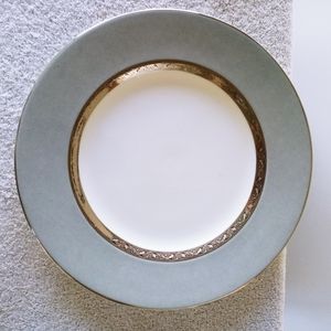 Mikasa Round Serving Platter Classique Silver